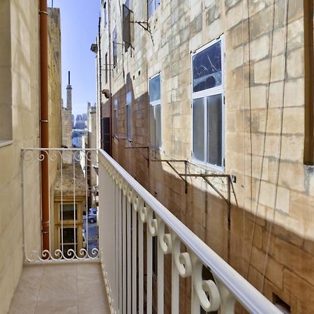 Exquisite 3-Bedroom Duplex Penthouse With Jacuzzi In Valletta Centre Luaran gambar