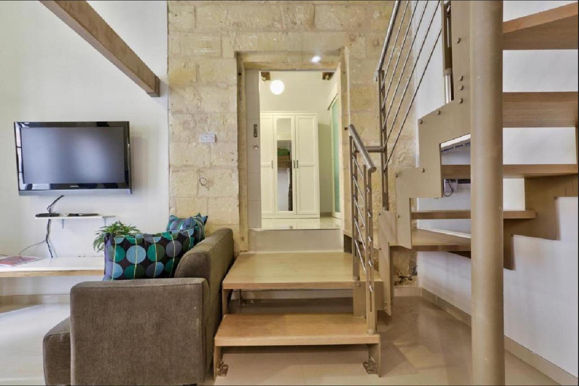 Exquisite 3-Bedroom Duplex Penthouse With Jacuzzi In Valletta Centre Luaran gambar