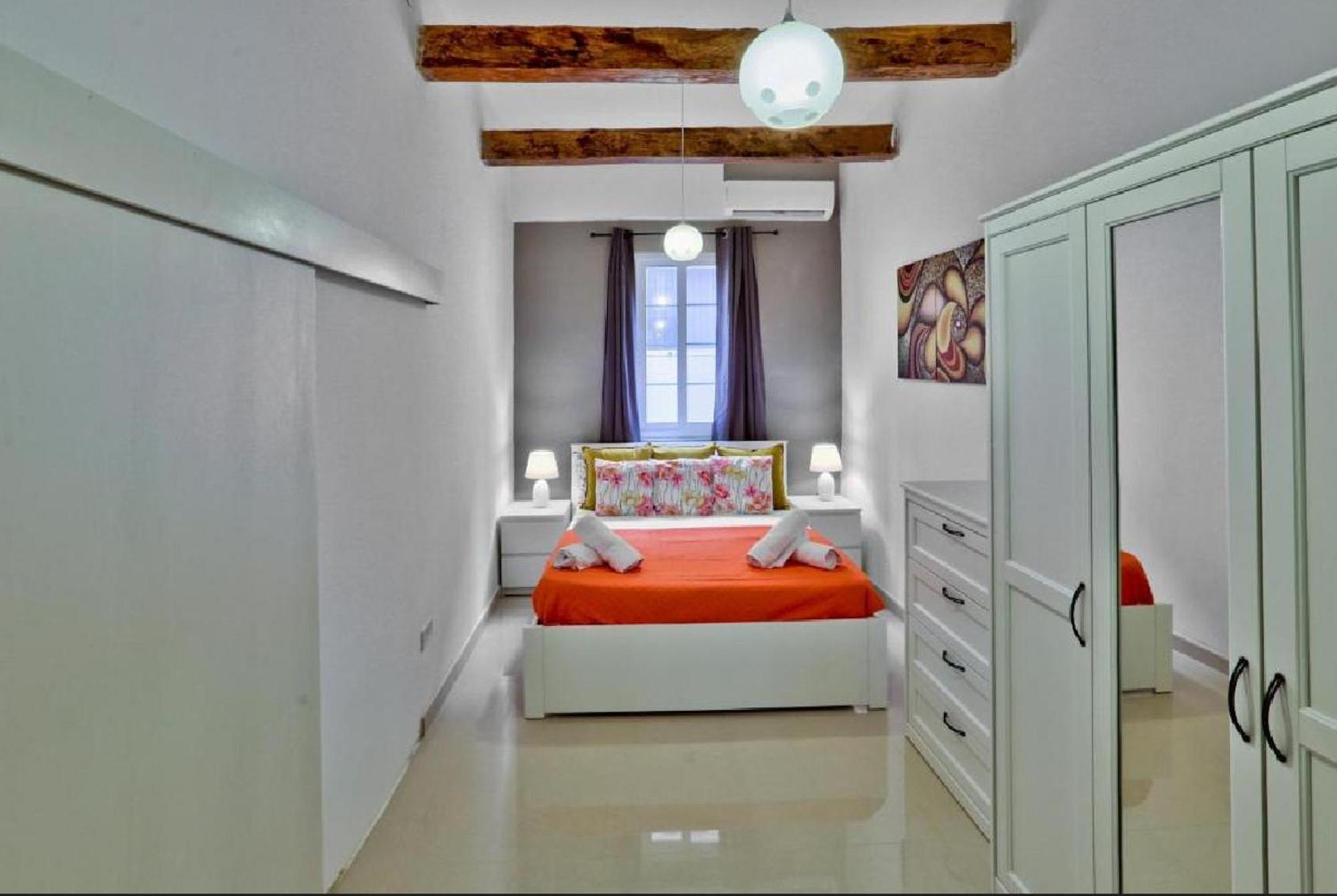 Exquisite 3-Bedroom Duplex Penthouse With Jacuzzi In Valletta Centre Luaran gambar