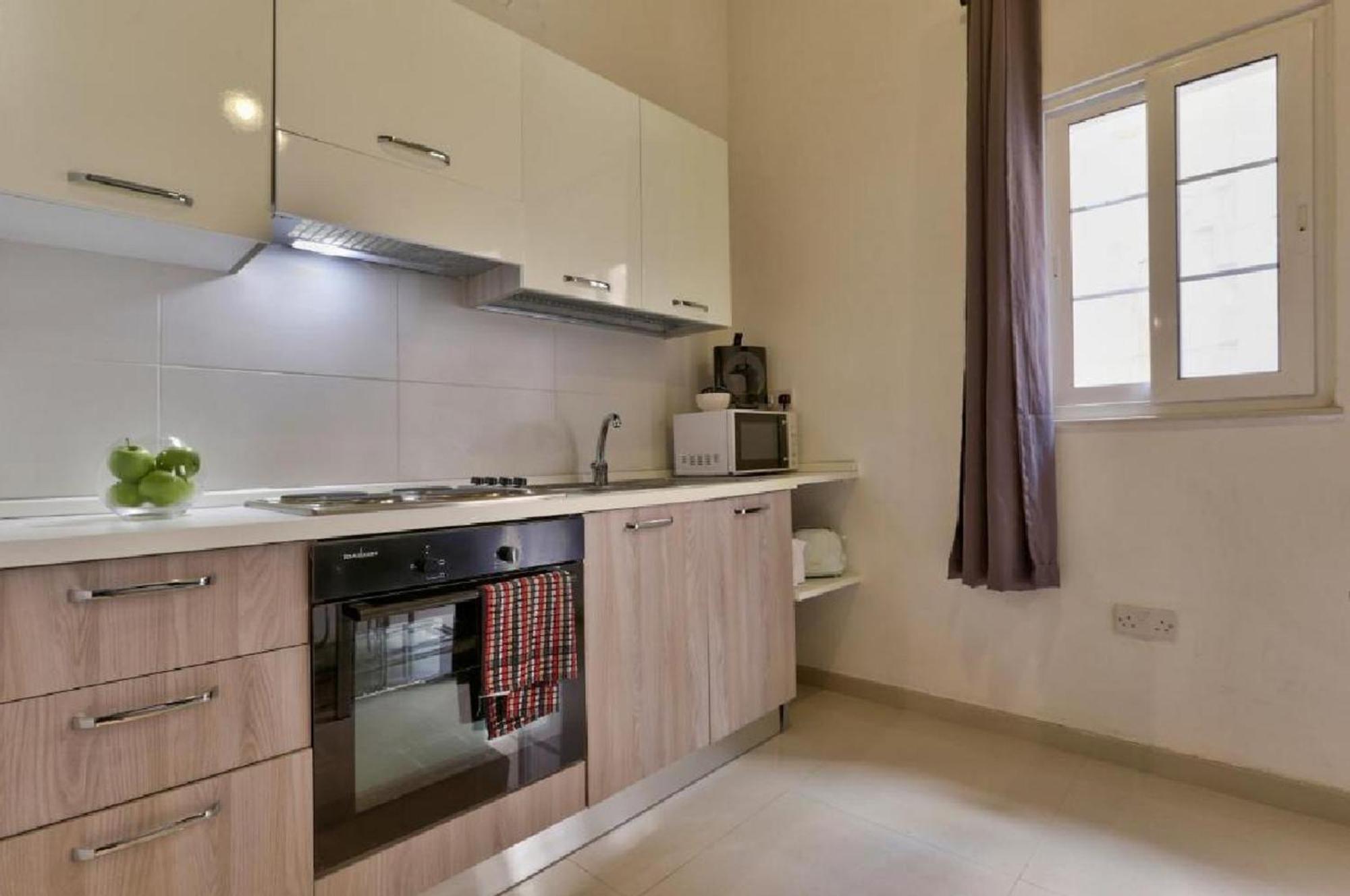 Exquisite 3-Bedroom Duplex Penthouse With Jacuzzi In Valletta Centre Luaran gambar