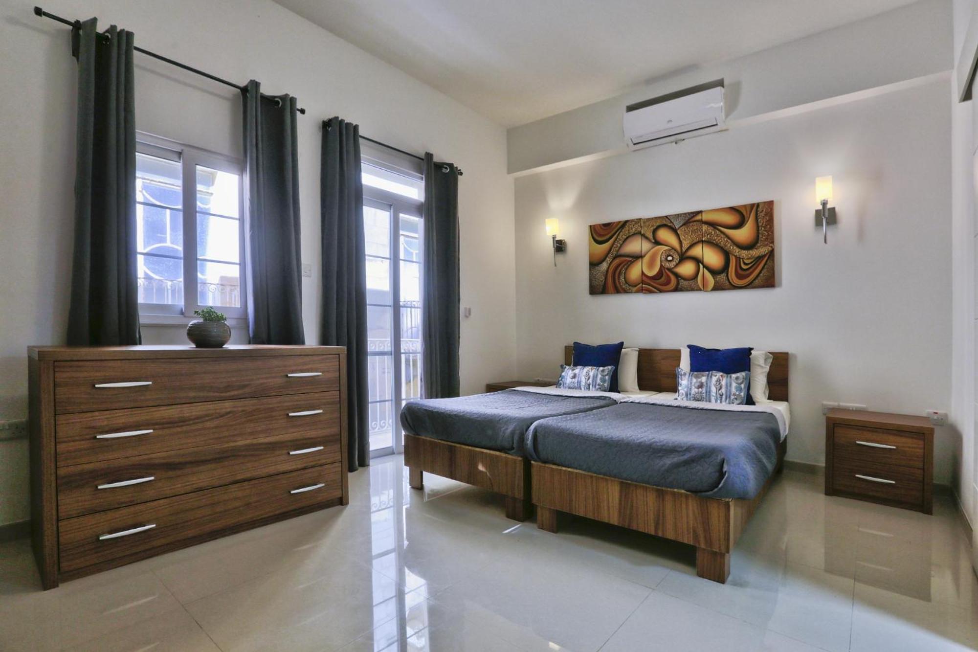 Exquisite 3-Bedroom Duplex Penthouse With Jacuzzi In Valletta Centre Luaran gambar