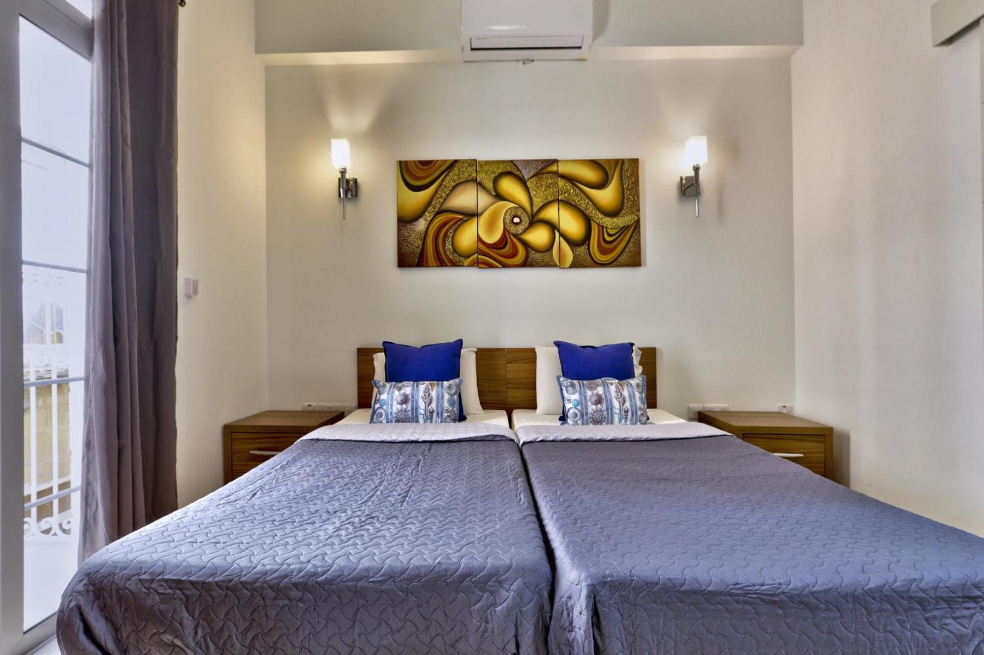 Exquisite 3-Bedroom Duplex Penthouse With Jacuzzi In Valletta Centre Luaran gambar