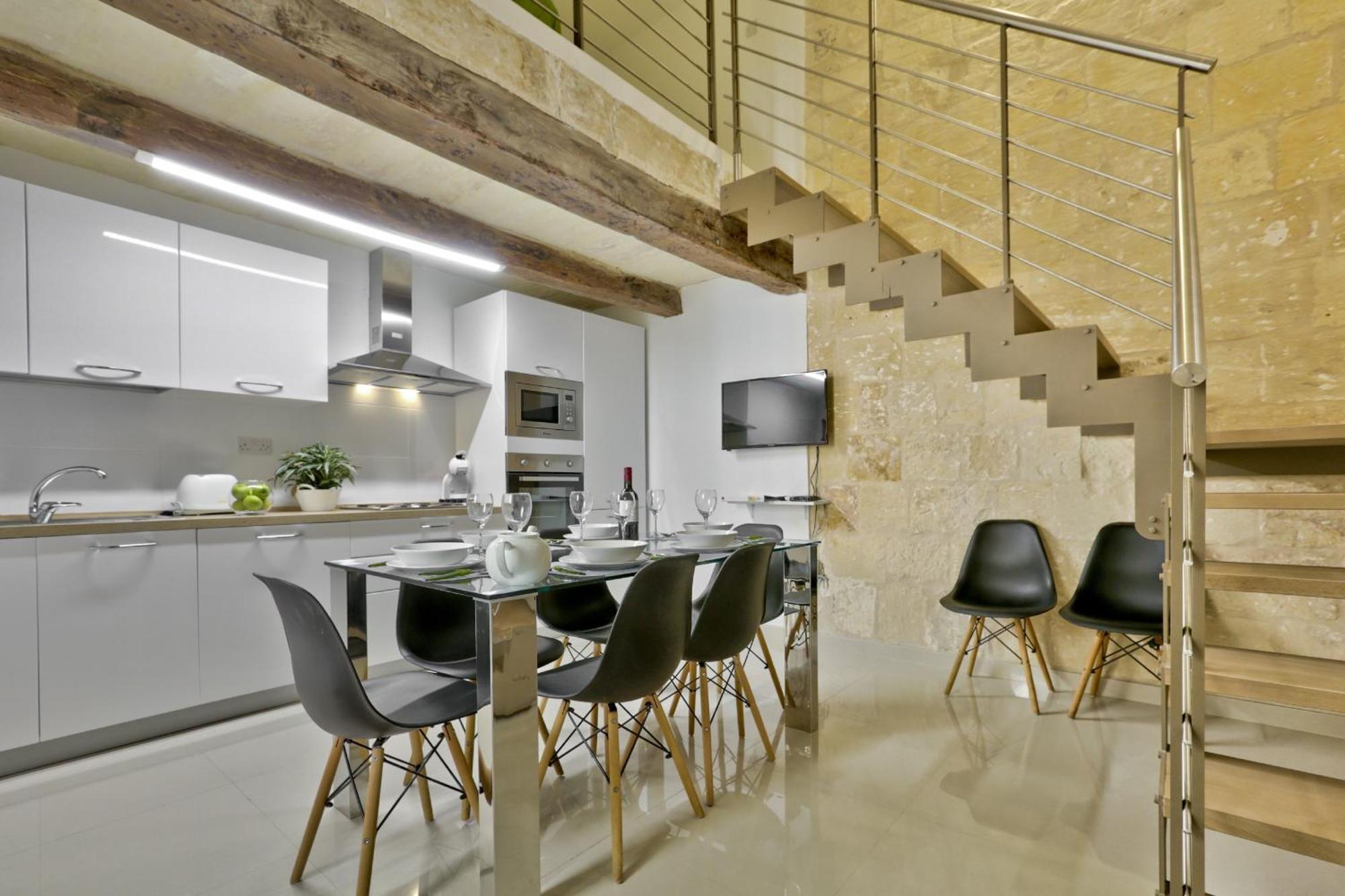 Exquisite 3-Bedroom Duplex Penthouse With Jacuzzi In Valletta Centre Luaran gambar