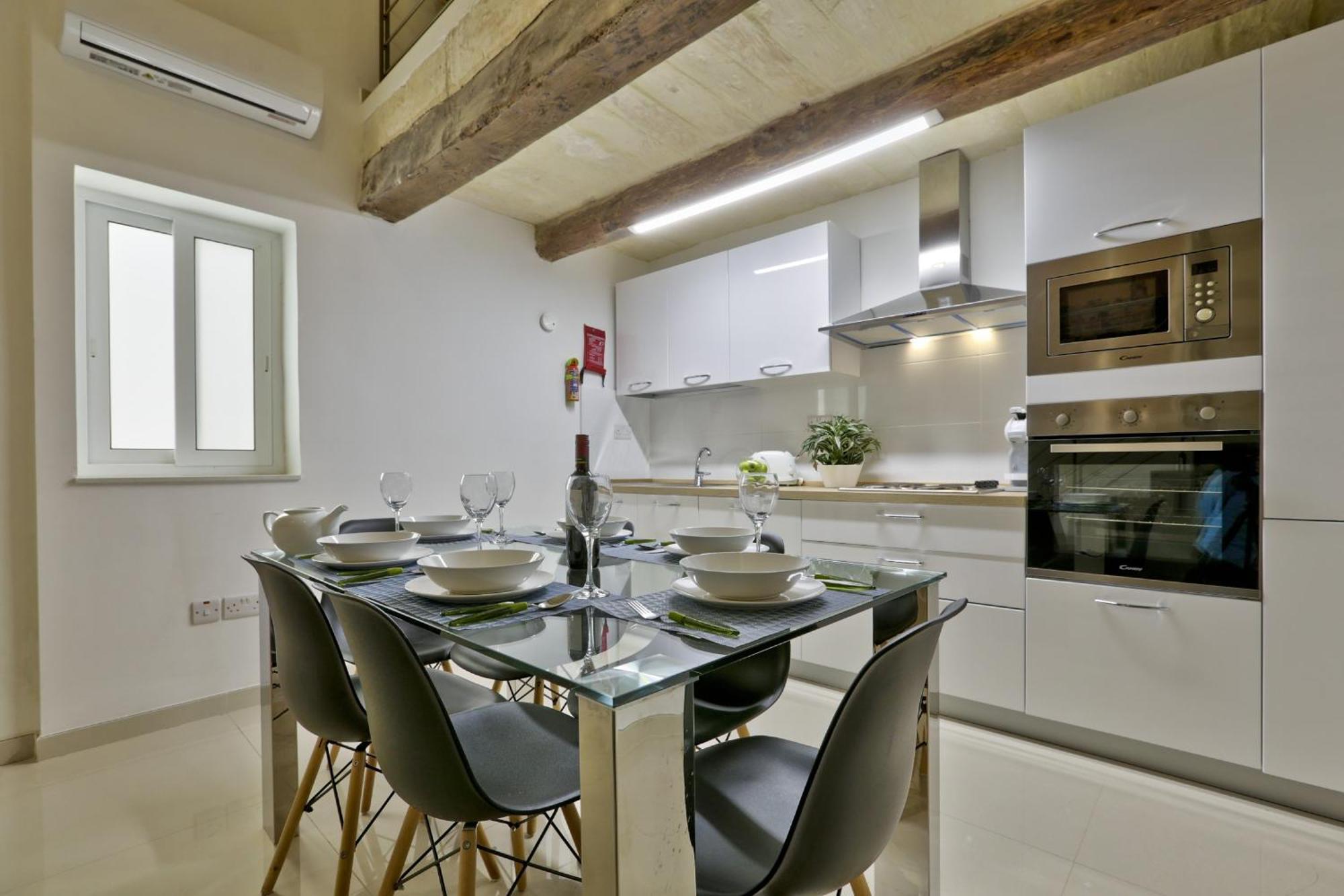 Exquisite 3-Bedroom Duplex Penthouse With Jacuzzi In Valletta Centre Luaran gambar