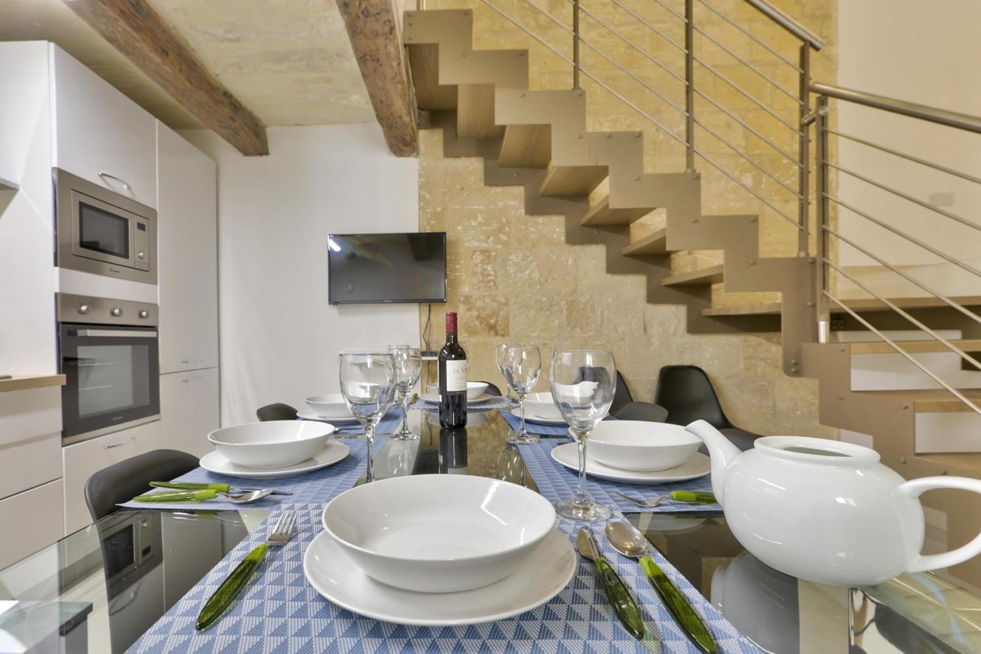 Exquisite 3-Bedroom Duplex Penthouse With Jacuzzi In Valletta Centre Luaran gambar