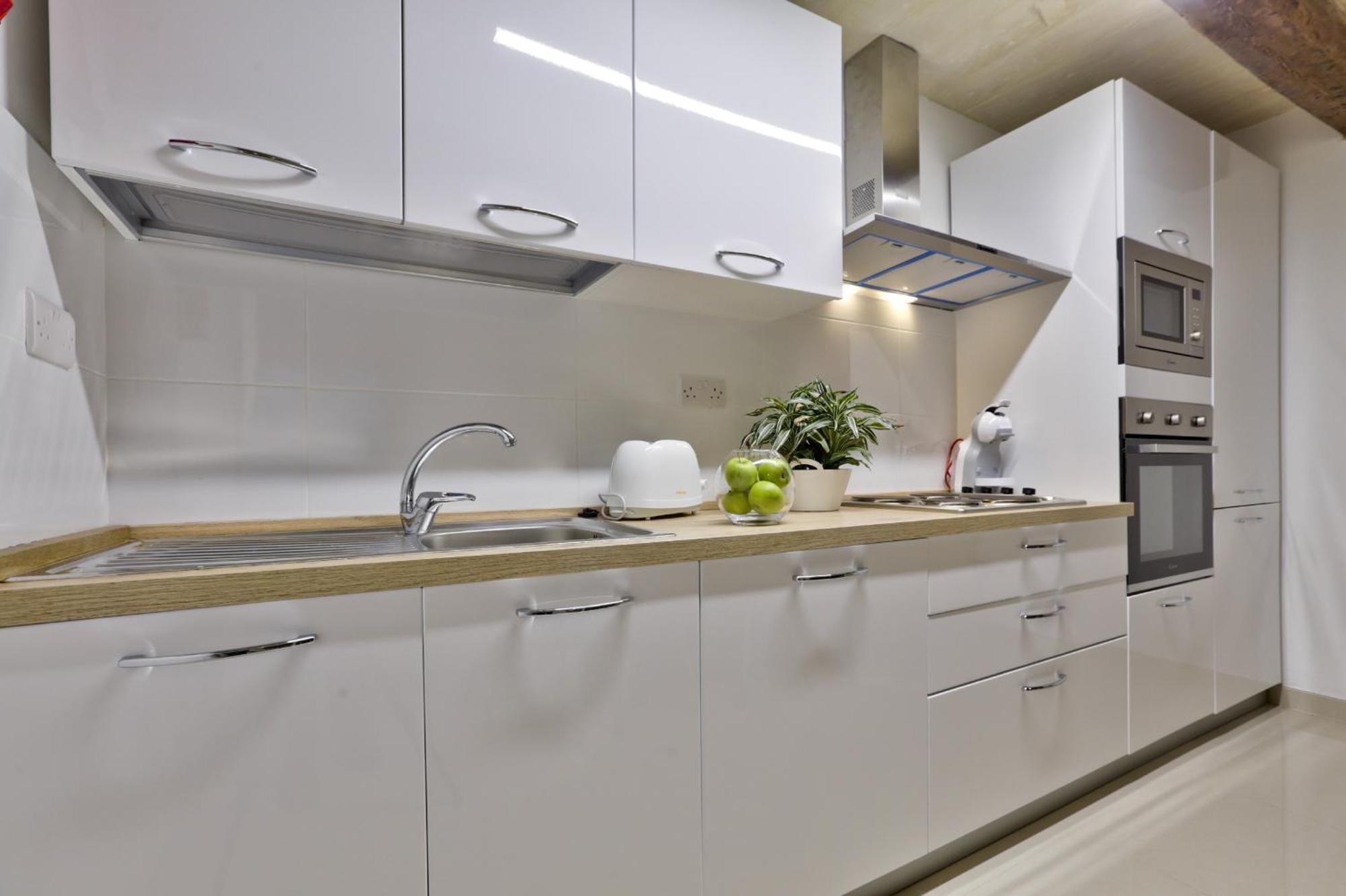Exquisite 3-Bedroom Duplex Penthouse With Jacuzzi In Valletta Centre Luaran gambar